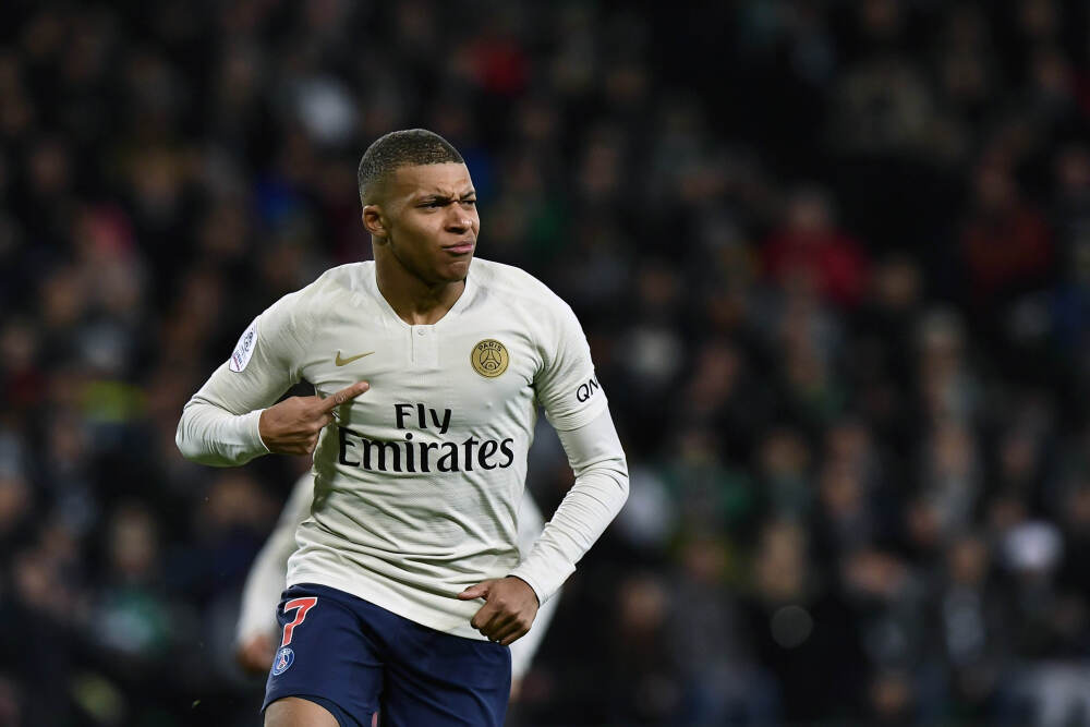 参赛史上最佳战绩！中国男足0：4输日本获亚军，国家体育总局：为中国足球振兴燃起新希望【附足球产业分析】